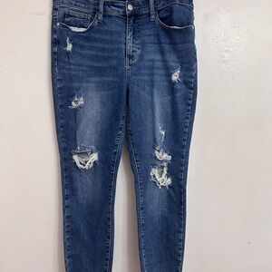 Judy blue size 13/31 distressed, relax fit mid-rise jeans